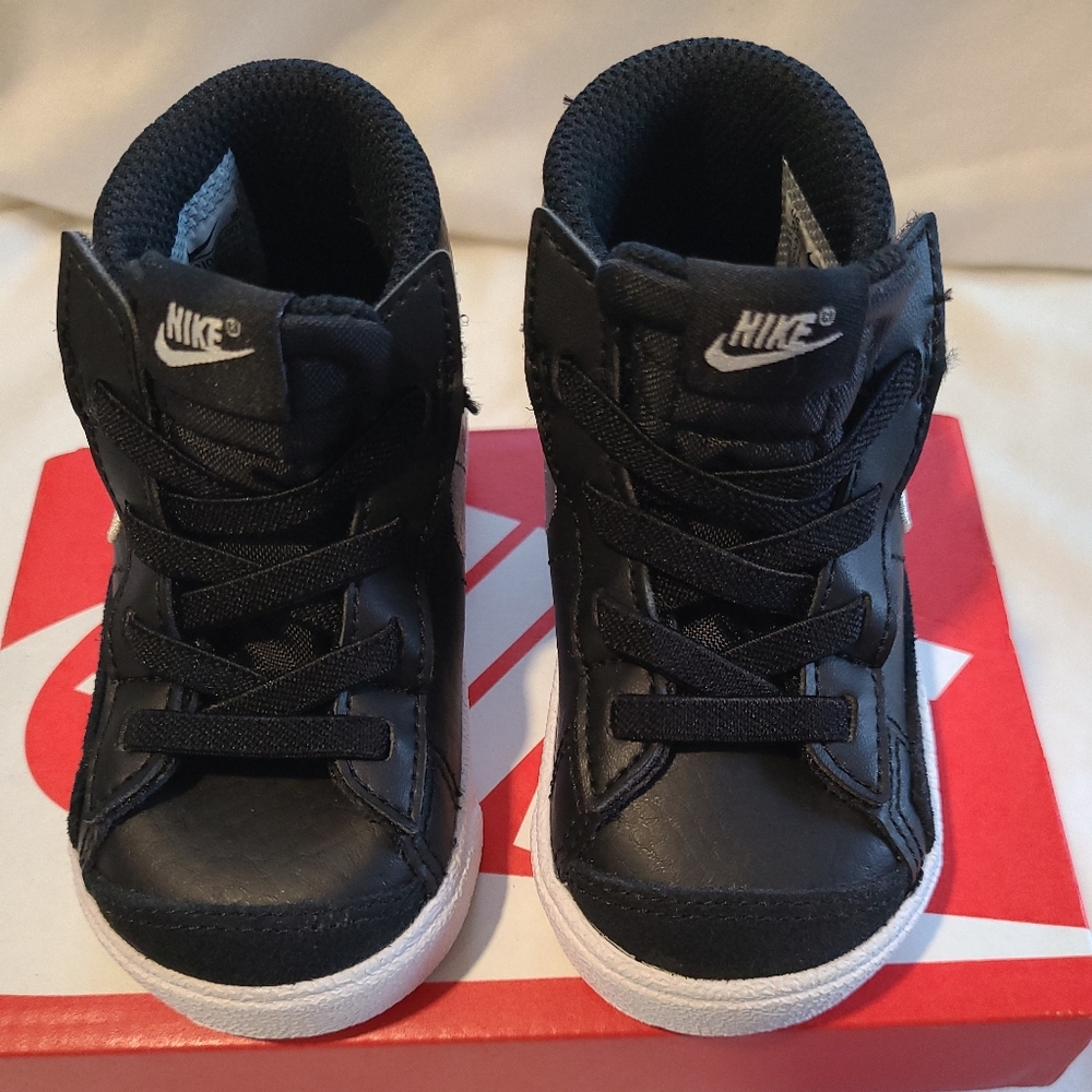 NIKE Blazer Mid '77 SE2 (TD) SIZE 5c